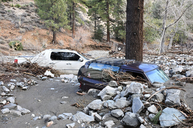 Американският щат Калифорния все още е изложен на опасност от наводнения, предупредиха местните власти