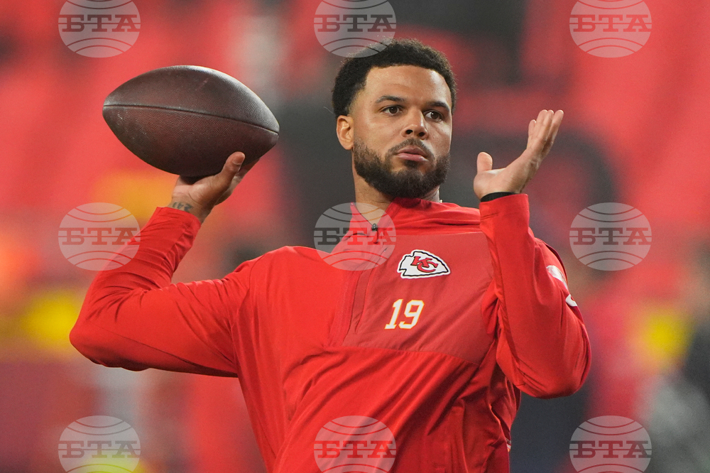 Broncos Chiefs Football