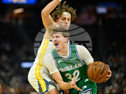 Mavericks Warriors Basketball