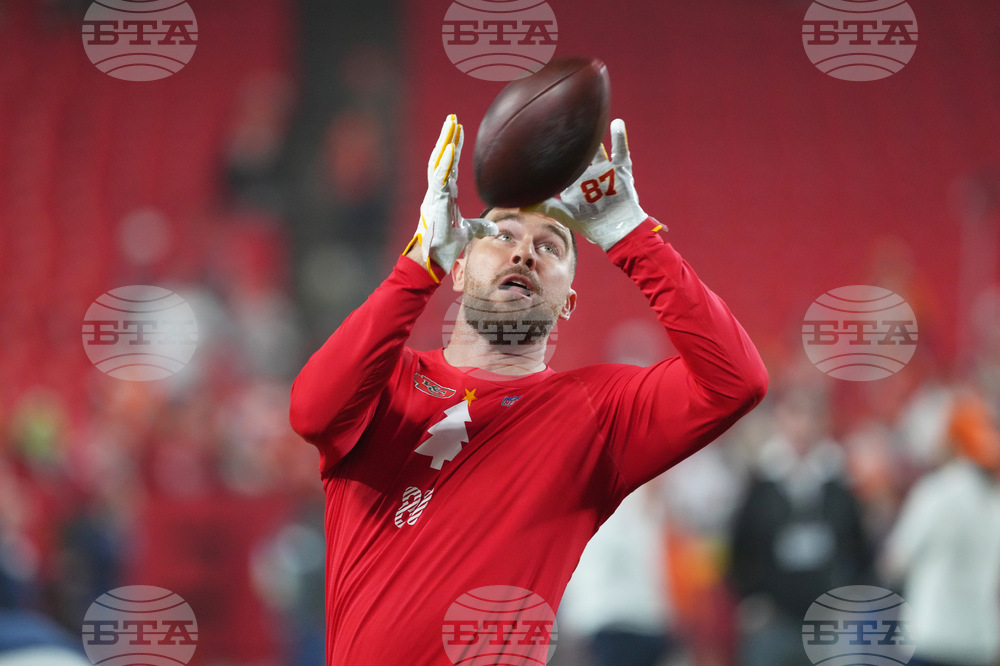 Broncos Chiefs Football