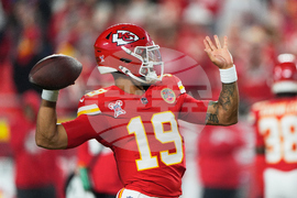 Broncos Chiefs Football