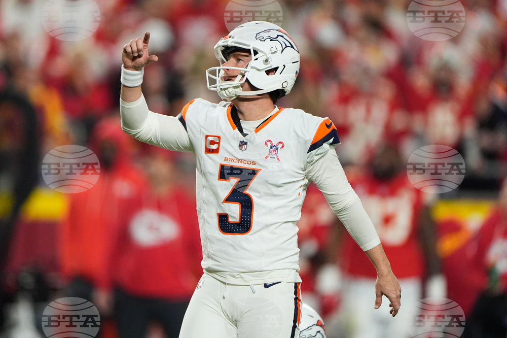 Broncos Chiefs Football