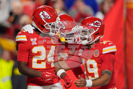 Broncos Chiefs Football