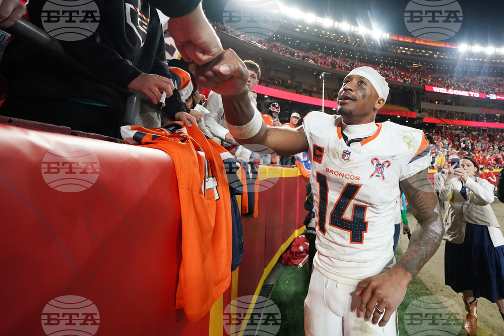 Broncos Chiefs Football