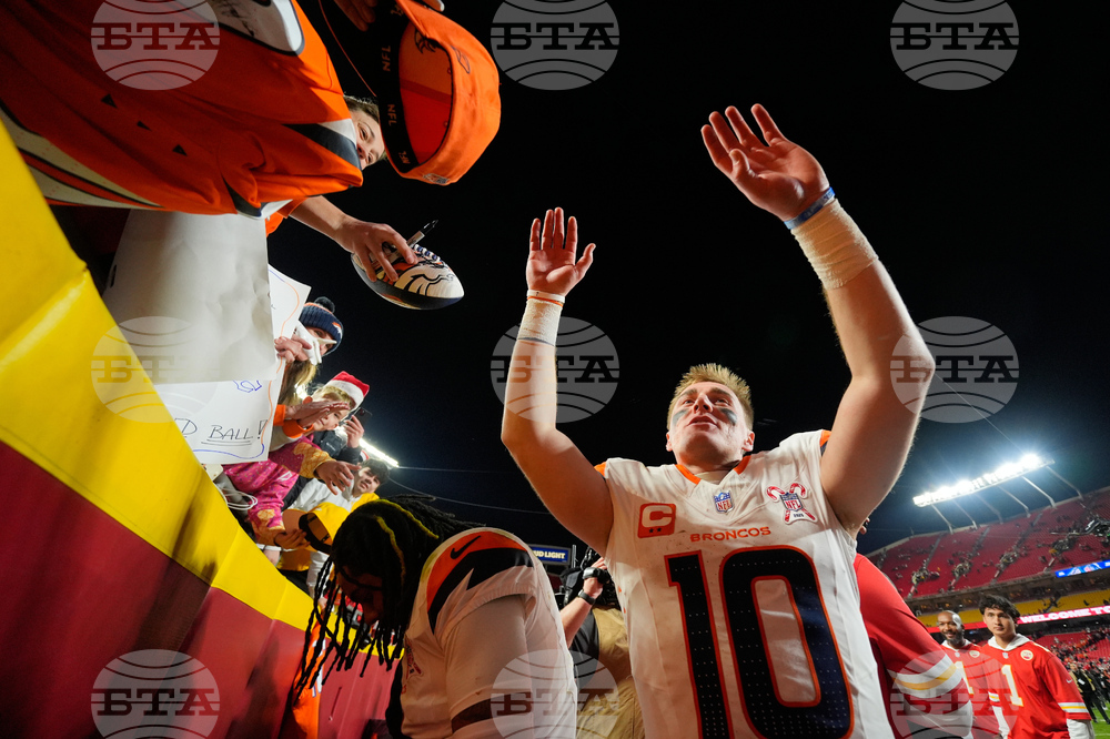 Broncos Chiefs Football