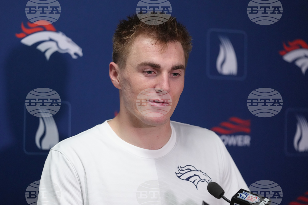 Broncos Chiefs Football