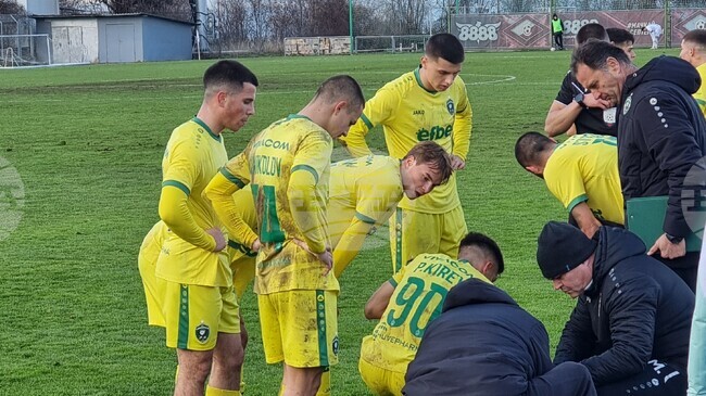 Млад защитник на Лудогорец няма да започне пълноценна подготовка след Нова година, тъй като се възстановява от травма на крака