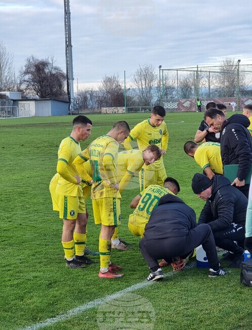 Млад защитник на Лудогорец няма да започне пълноценна подготовка след Нова година, тъй като се възстановява от травма на крака