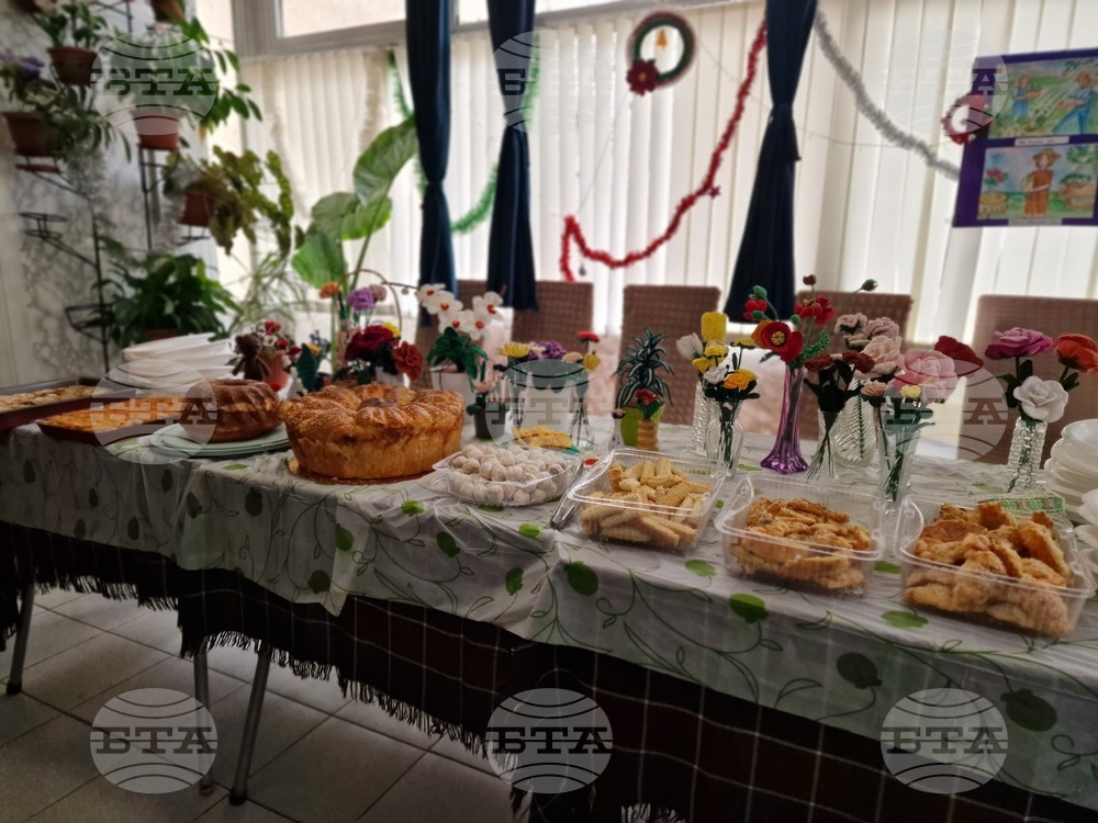 Перник - празнична украса - изложба