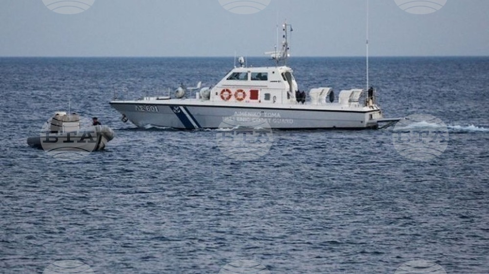 АНА-МПА: Общо 52 мигранти бяха спасени при две операции в Егейско море; издирването на изчезнало момче продължава