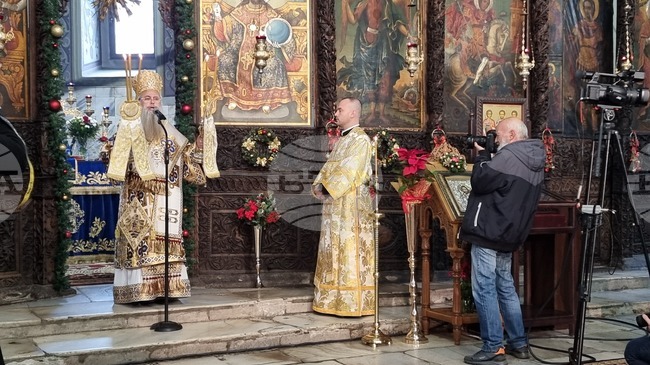 Рождество Христово е празник на радостта, надеждата и безграничната Божия любов, каза Пловдивският митрополит Николай пред миряни в Пазарджик