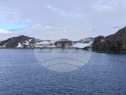 Българският научноизследователски кораб „Св. св. Кирил и Методий“ достигна бреговете на остров Ливингстън 