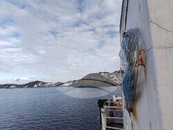 Българският научноизследователски кораб „Св. св. Кирил и Методий“ достигна бреговете на остров Ливингстън 