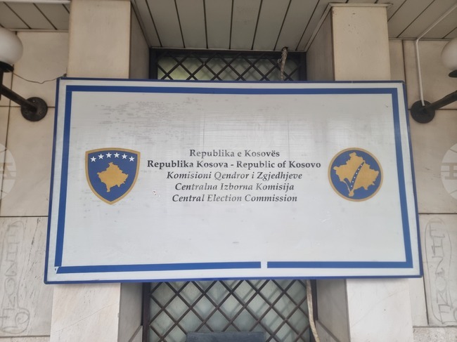 Пълните предварителни резултати от изборите за парламент в Косово вчера сочат близо 43 на сто подкрепа за партията на премиера Албин Курти