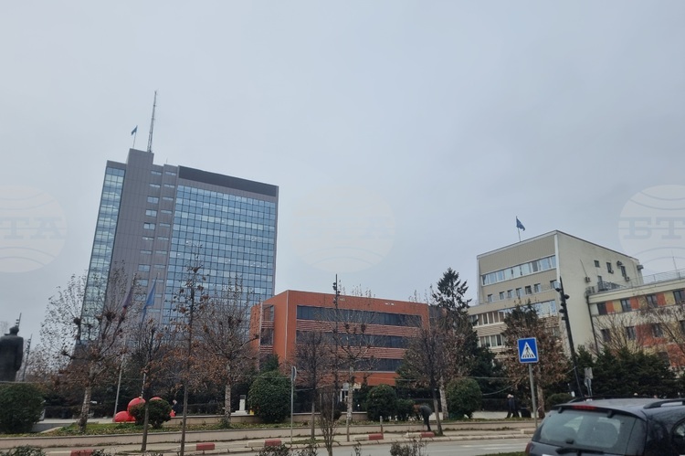 Kosovo Votes in Snap Elections amid Suspended Strategic Dialogue with US, Unclear Future Coalitions