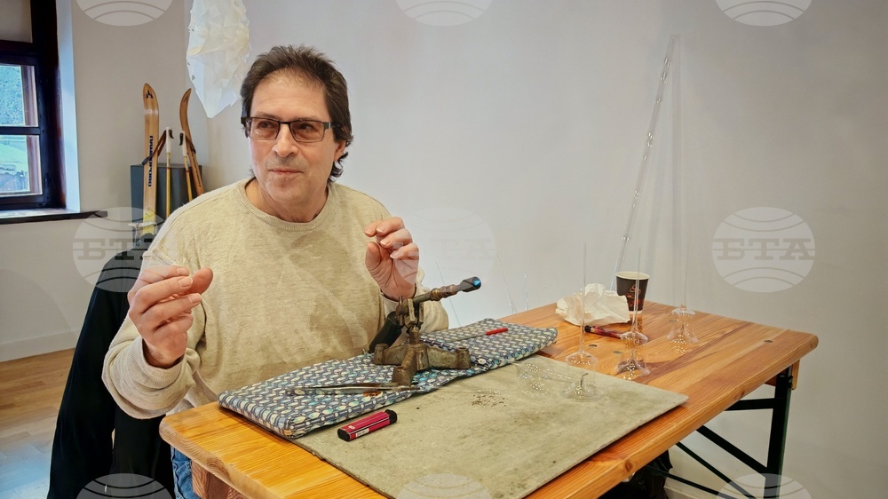 Bulgarian Craftsman Shares How Glass Christmas Ornaments Are Made 