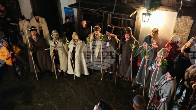 За пръв път в музей „Етър“ пресъздадоха коледуване вечерно