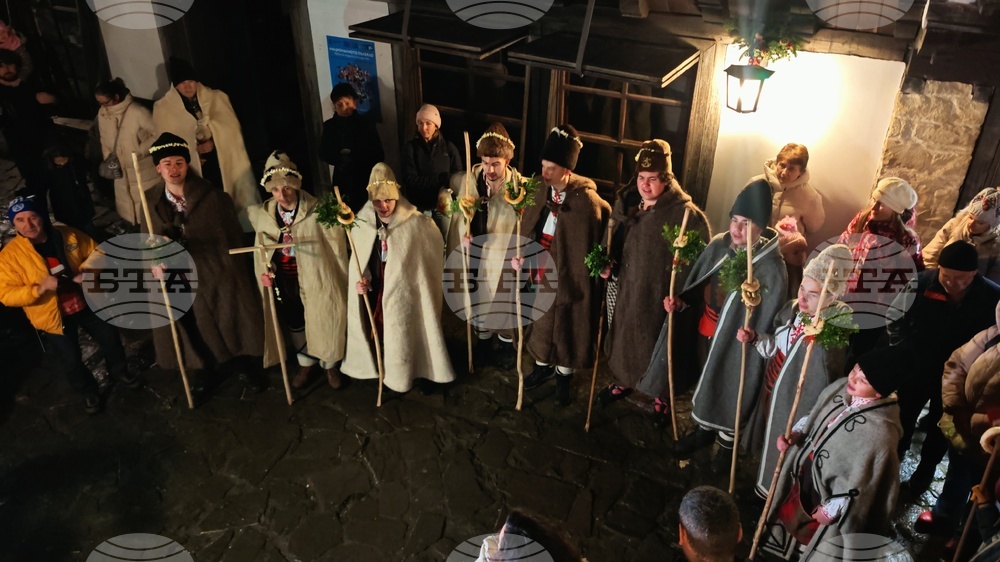 За пръв път в музей „Етър“ пресъздадоха коледуване вечерно