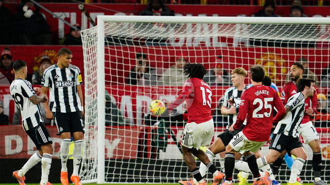 Манчестър Юнайтед стигна до успех срещу Нюкасъл