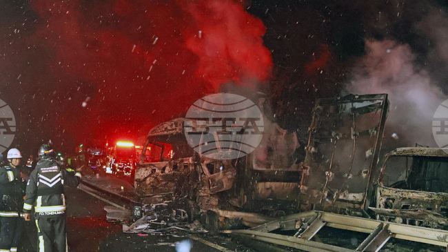 Една жена загина, а 26 души са ранени при верижна катастрофа с над 50 превозни средства в Япония