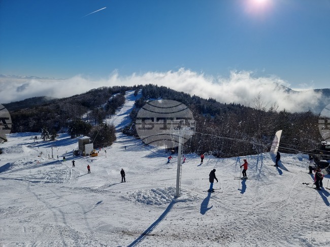 Част от съоръженията и пистите в ски център "Осогово" вече работят