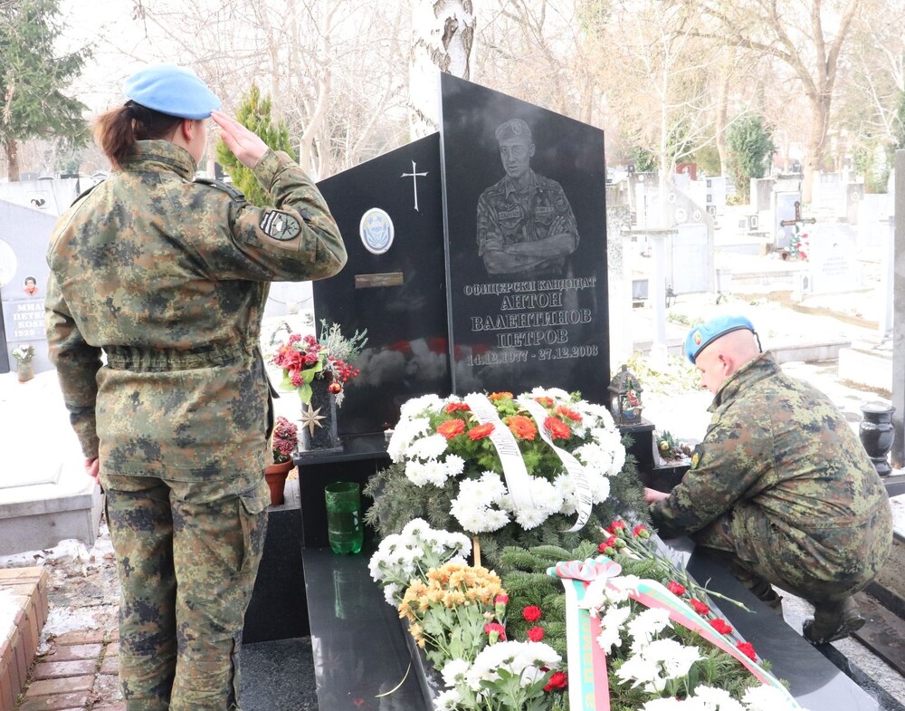 В Русе бе почетена паметта на загиналия преди 22 години в Кербала офицерски кандидат Антон Петров