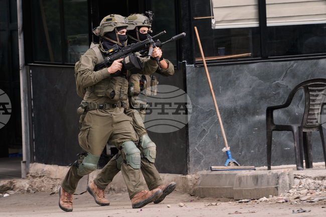 Няколко студенти са ранени при израелска операция в палестински университет на Западния бряг