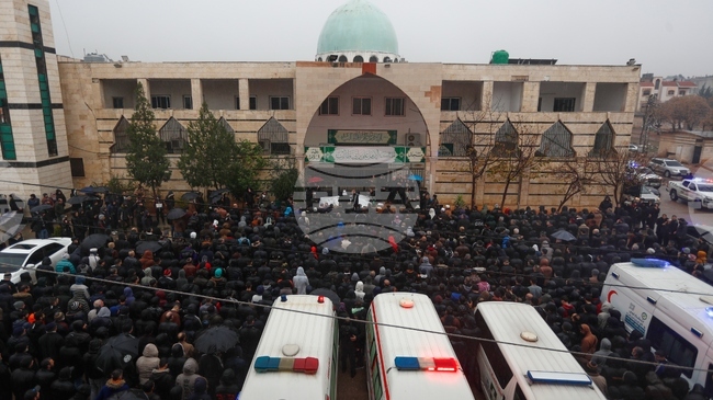 Протестиращи влязоха в сблъсъци в Сирия след смъртоносна бомбена атака срещу алауитска джамия