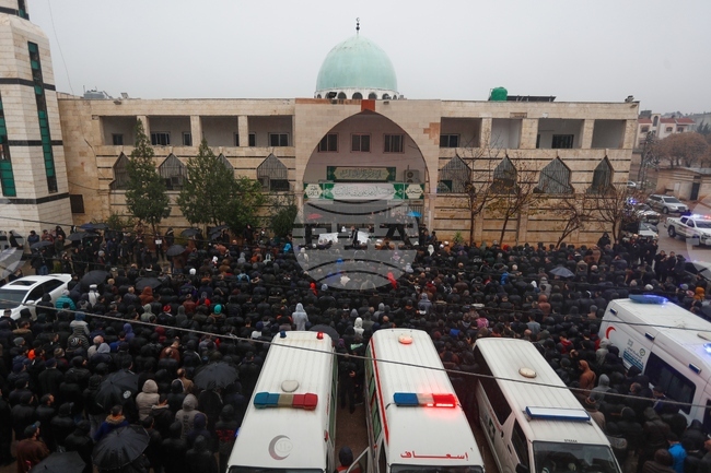 Протестиращи влязоха в сблъсъци в Сирия след смъртоносна бомбена атака срещу алауитска джамия