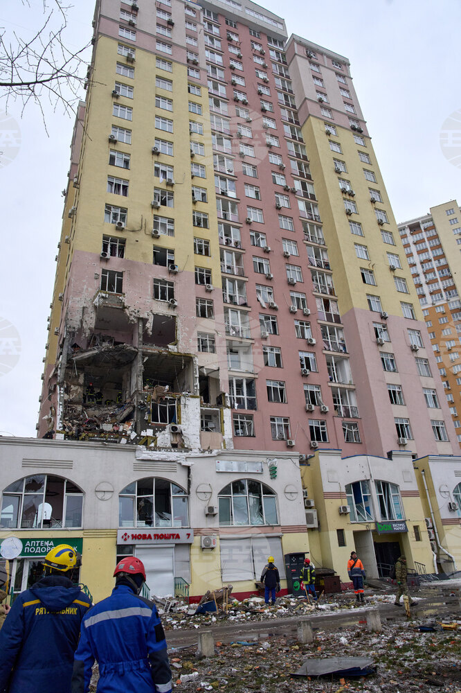 Франция и Канада осъдиха руските удари по Киев