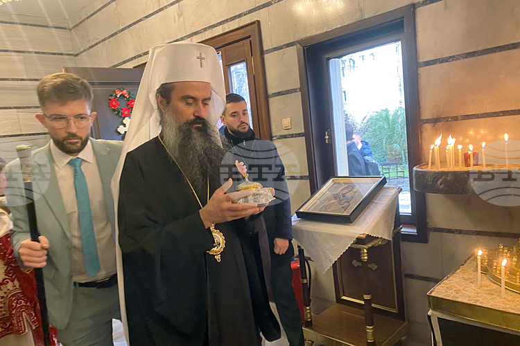 Patriarch Daniil Meets Orthodox Bulgarian Community at the Bulgarian Exarchate in Istanbul
