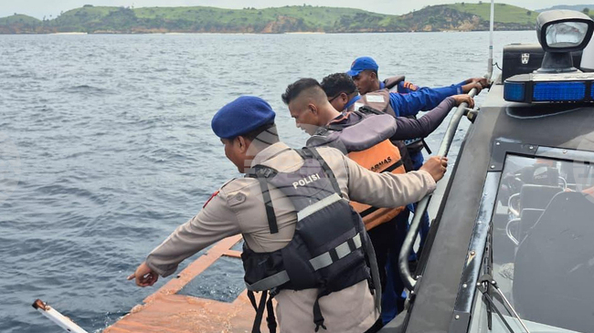 ЕФЕ: Индонезийски спасители откриха трето тяло и останки от лодката от инцидента с испанско семейство от 26 декември