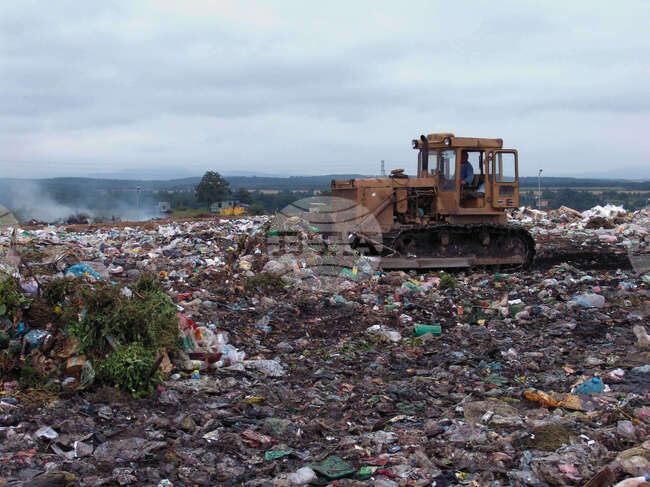 Предмет, наподобяващ взривно устройство, е намерен на сметището край Монтана