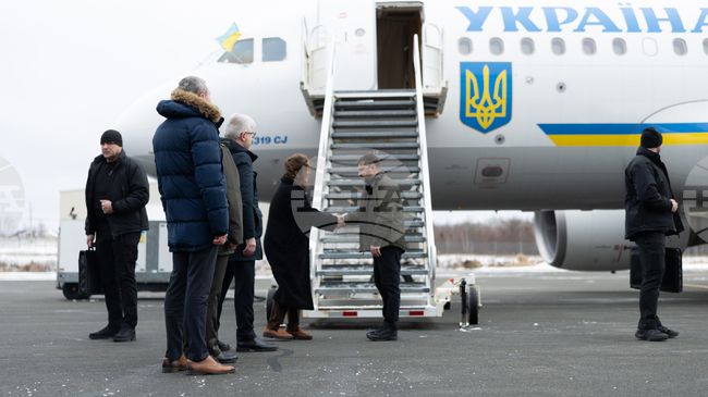 Съюзниците дадоха подкрепата си на Володимир Зеленски преди разговорите с Доналд Тръмп във Флорида