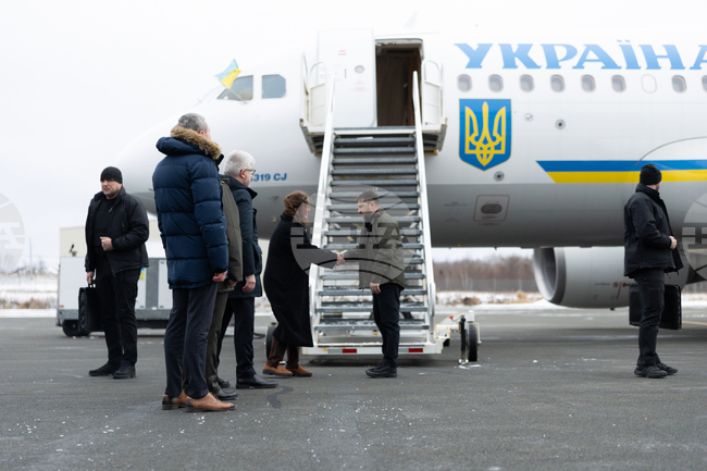 Съюзниците дадоха подкрепата си на украинския президент Зеленски преди разговорите с Доналд Тръмп във Флорида