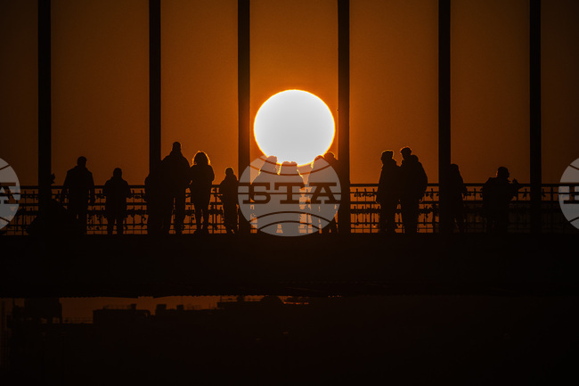 За първи път от Втората световна война смъртните случаи във Франция надвишават ражданията