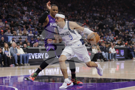 Mavericks Kings Basketball