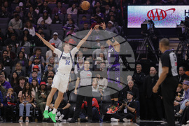 Mavericks Kings Basketball