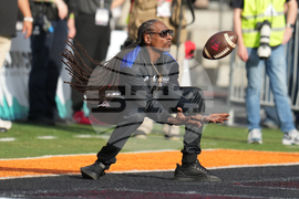 APTOPIX Snoop Dogg Arizona Bowl Football