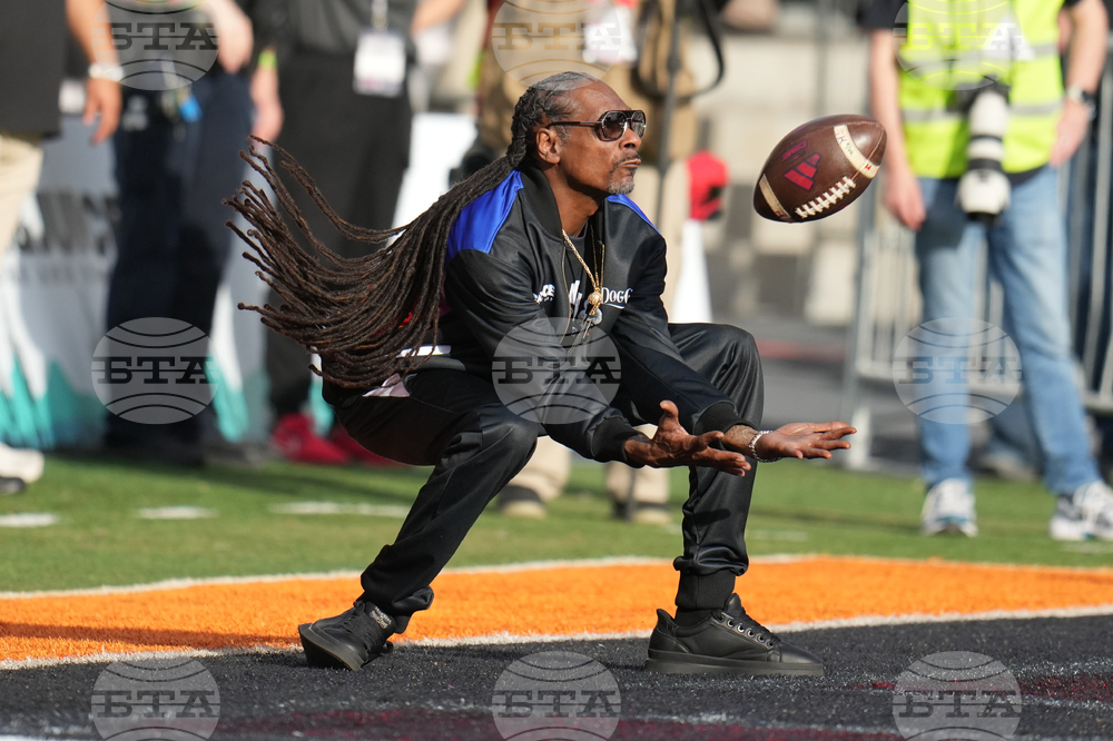 APTOPIX Snoop Dogg Arizona Bowl Football