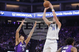 Mavericks Kings Basketball