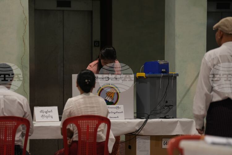 Избирателите в Мианма се отправиха днес към секциите за гласуване