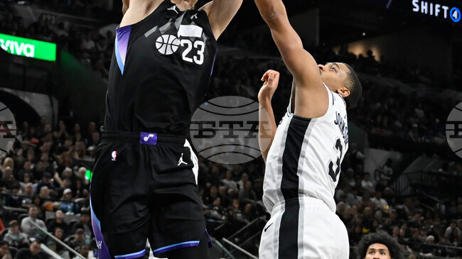 Ню Йорк продължава с успешните игри в НБА, фаворитите в Западната конференция Сан Антонио и Денвър с поражения