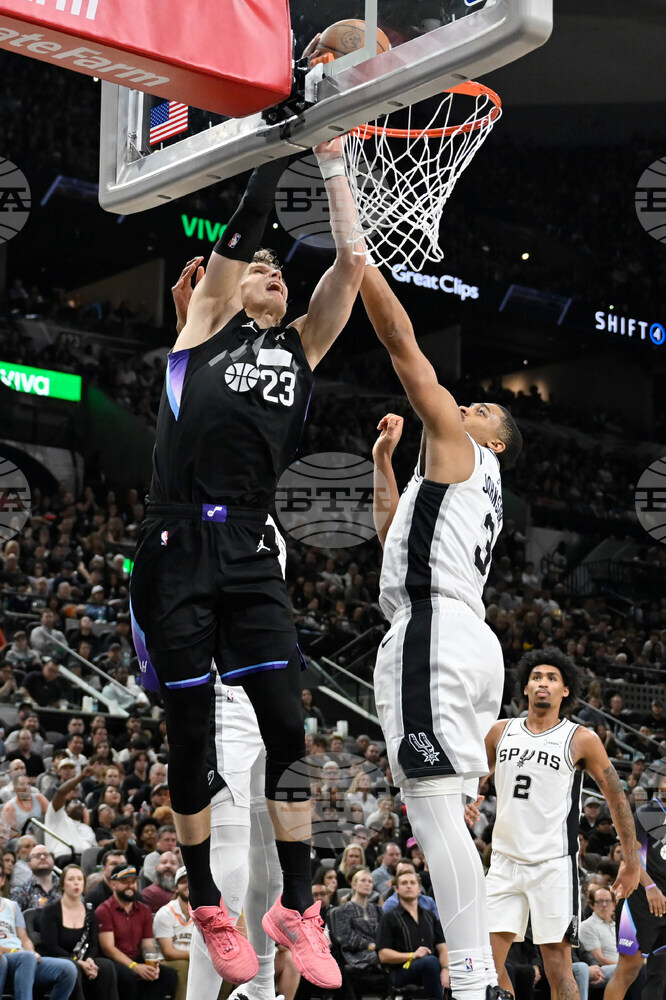 Ню Йорк продължава с успешните игри в НБА, фаворитите в Западната конференция Сан Антонио и Денвър с поражения