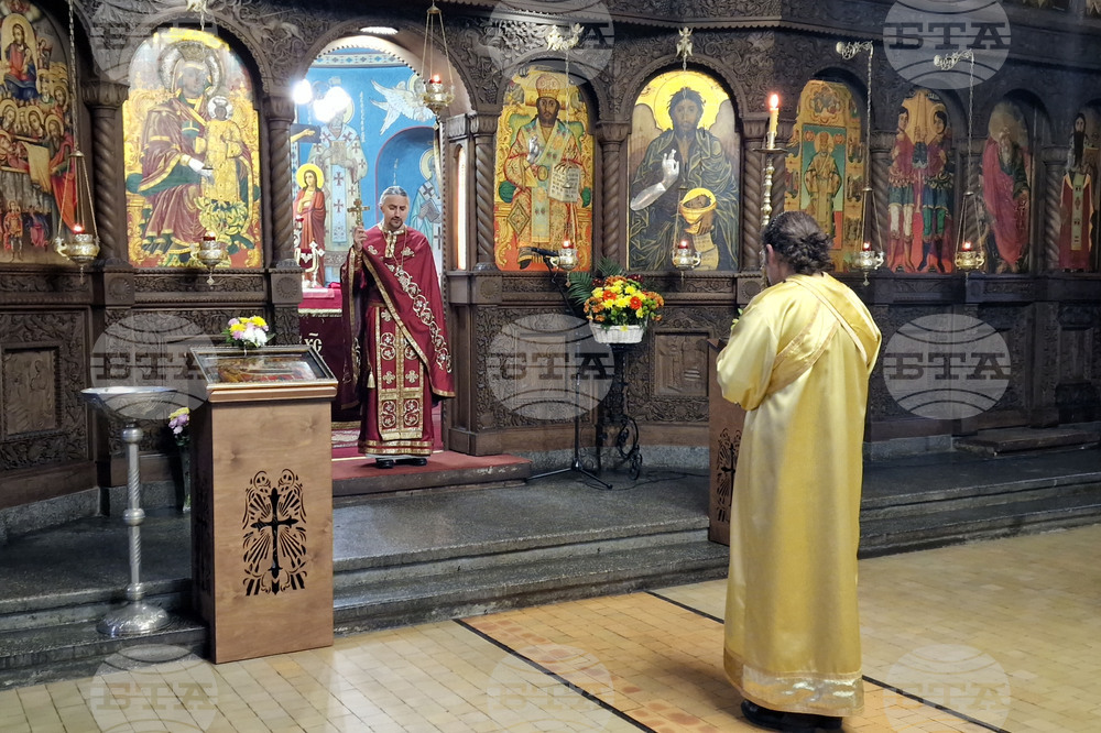 Търговище - храм „Св. Успение Богородично“ - неделна служба и проповед