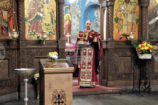 Божието благословение и милост да бъдат върху всички ни, пожела отец Анатоли Тодоров в черквата „Св. Успение Богородично“ в Търговище