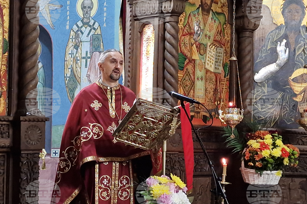 Търговище - храм „Св. Успение Богородично“ - неделна служба и проповед