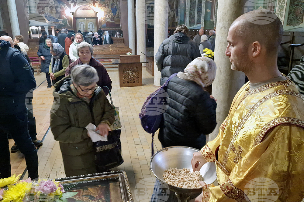 Търговище - храм „Св. Успение Богородично“ - неделна служба и проповед