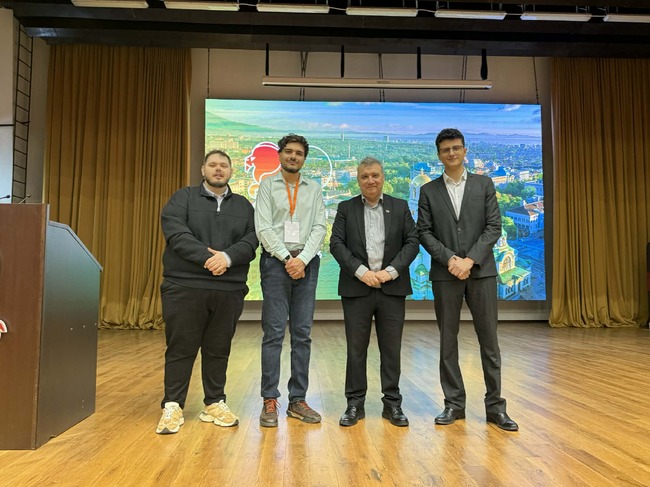 Ректорът откри Световното по дебати в УНСС