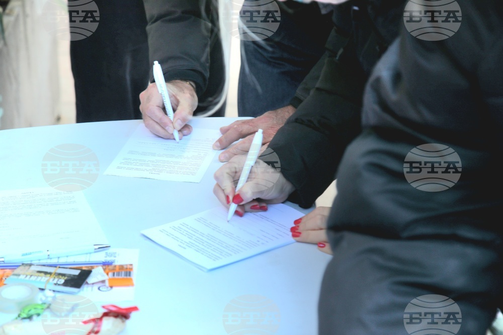 Some 400,000 Sign Student-Led Petition in Serbia for Early Parliamentary Elections